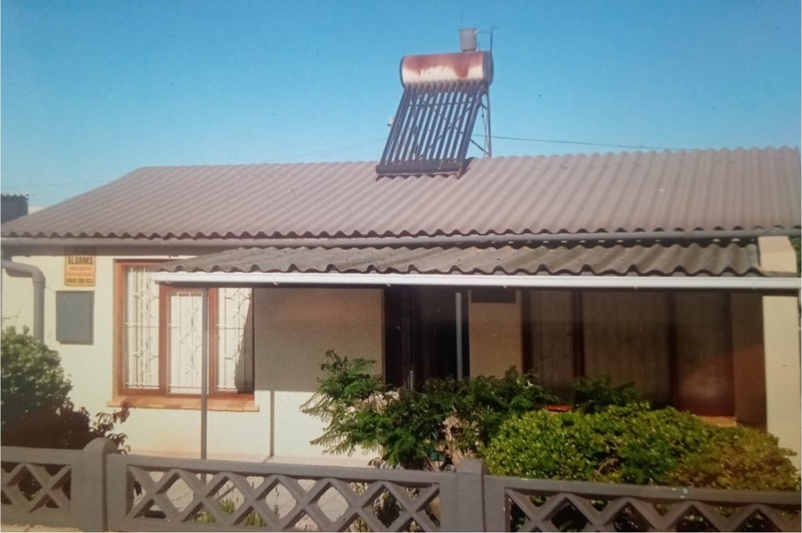 2 Bedroom Property for Sale in Louwville Western Cape